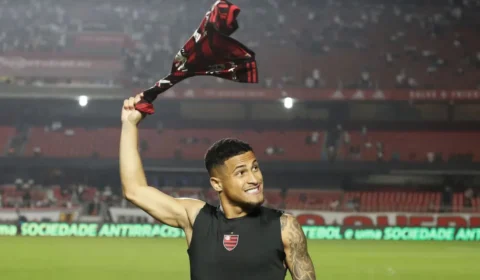 Volante João Gomes terá salário cinco vezes maior para assinar contrato com Flamengo até 2027