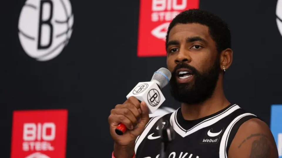 Atleta da NBA perde contrato de R$ 539 milhões por não se vacinar contra Covid-19