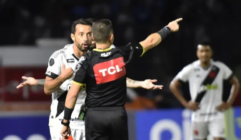 Vasco visita líder Cruzeiro com oito atletas pendurados pela Série B do Campeonato Brasileiro na quarta-feira