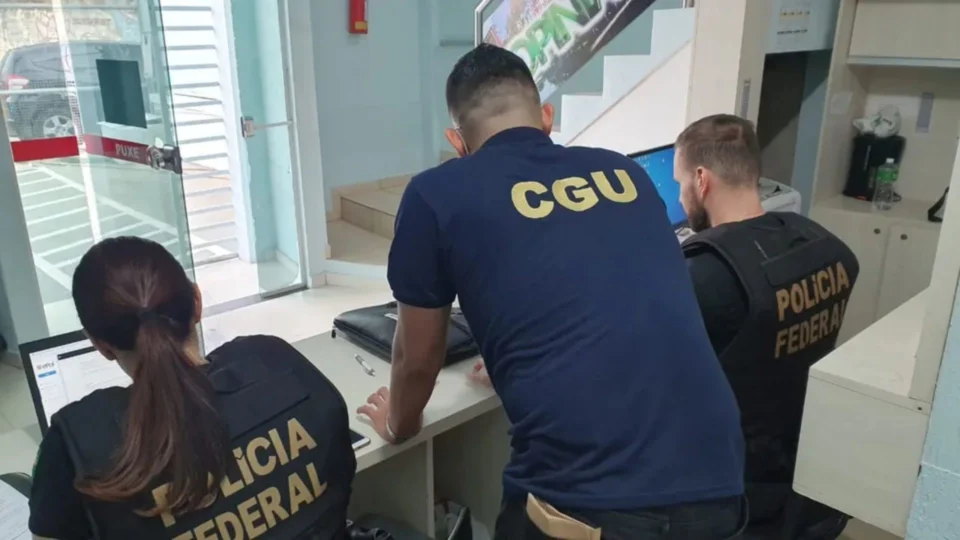 Operação Cartas Marcadas prende empresário por fraudes em licitação no Acre