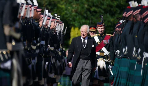 Reinado de Charles III será curto e um ‘rei misterioso assumirá o trono’, diz previsão de Nostradamus