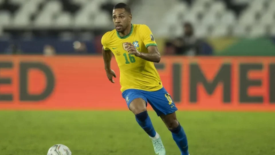 Alex Sandro é cortado e Renan Lodi convocado por Tite para amistosos da seleção brasileira na França