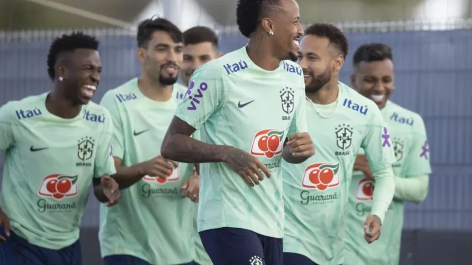 Em treino da seleção brasileira para encarar Gana Tite põe cinco jogadores no ataque e Militão como lateral direito