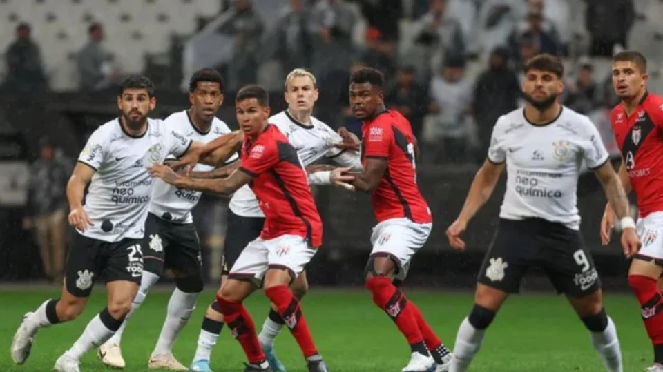 Corinthians vence Atlético/GO por 2 a 1 na Neo Química Arena pela 28ª rodada do Brasileirão