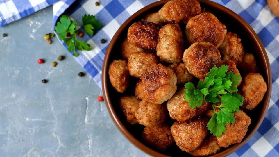 RECEITA FÁCIL: aprenda a fazer almôndegas de carne com aveia