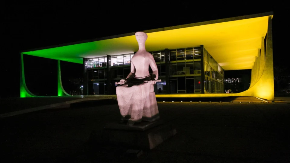 Ministro do STF suspende piso nacional salarial para enfermeiros e técnicos em enfermagem