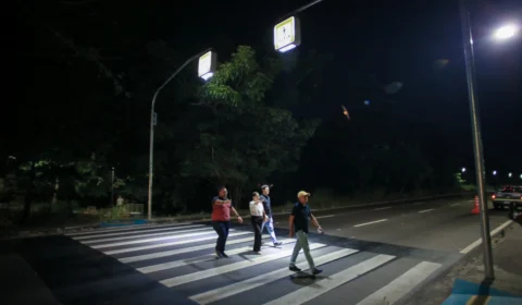 Protótipo de iluminador de faixa de pedestre é instalado em Manaus