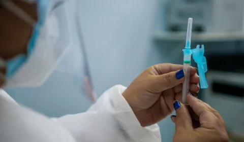 Confira pontos de vacinação contra Covid para adultos e crianças nesta segunda-feira em Manaus