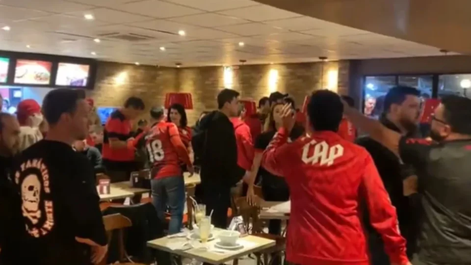 Flamengo denuncia Athletico/PR no STJD por fatos relacionados ao jogo de quarta (17) pela Copa do Brasil