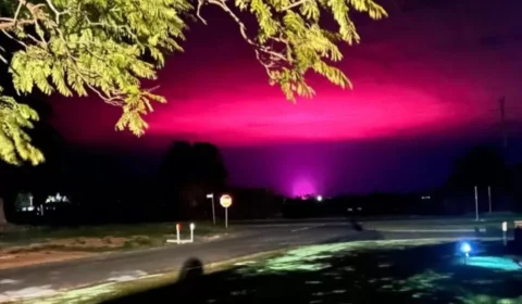 Plantação secreta de maconha deixa clarão rosa no céu e assusta moradores na Austrália