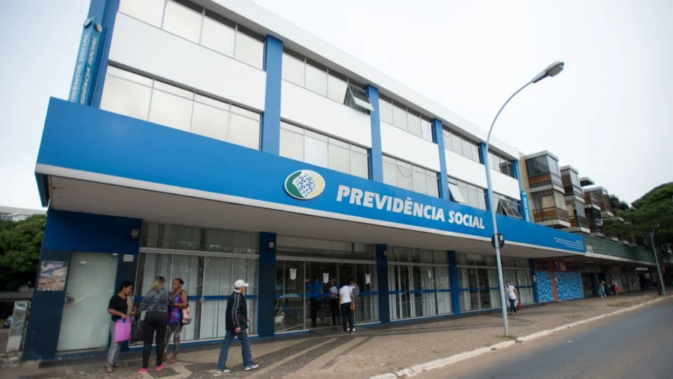 Servidores do INSS retornam nesta segunda-feira ao trabalho presencial