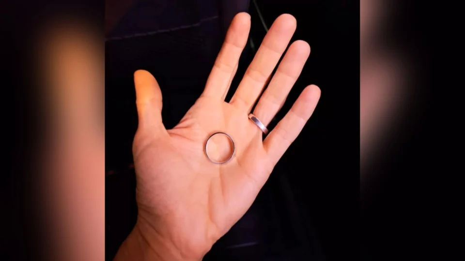 Viúva de Dom Phillips recebe aliança do marido assassinado no Amazonas