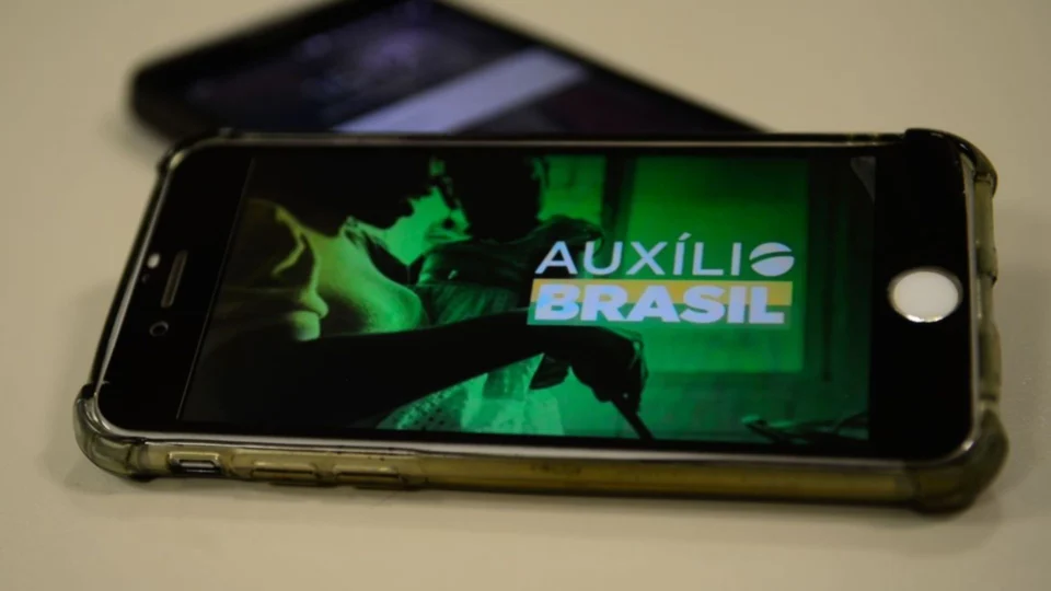Caixa paga nesta segunda-feira Auxílio Brasil a beneficiários com NIS final 6