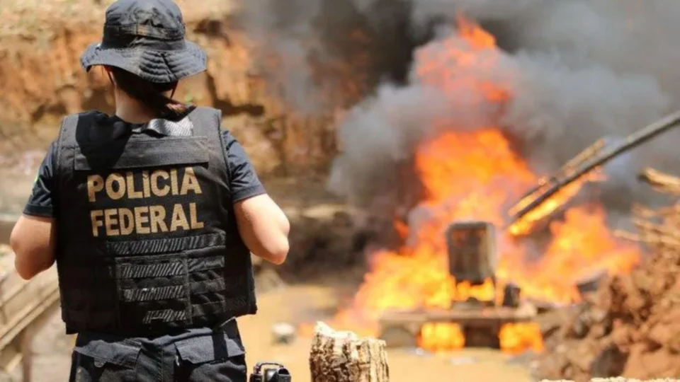 PF desfaz garimpos ilegais que poluem rios no Pará