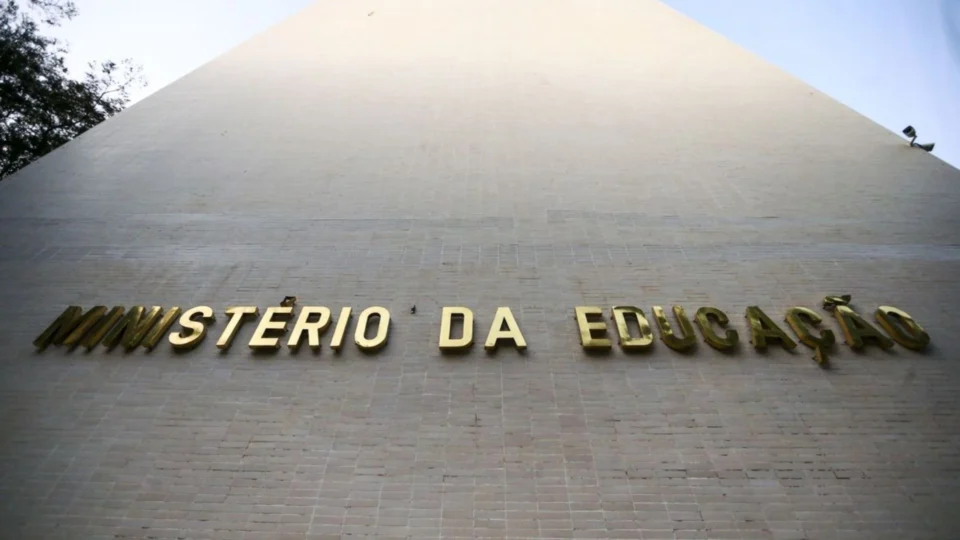 CPI do MEC deve ter mais efeito político do que jurídico, caso seja instaurada