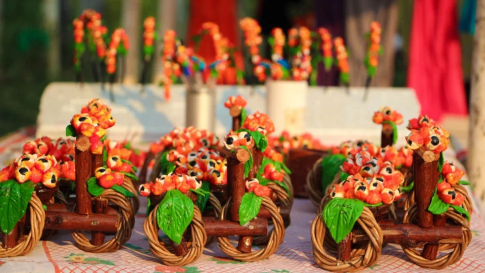 Artesanato feito com massa de guaraná de Maués vira Patrimônio Cultural Imaterial do Amazonas