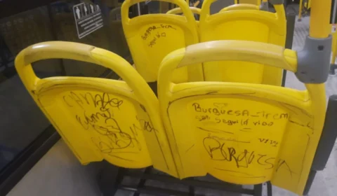 Depredações e pichações em ônibus do transporte coletivo podem ser denunciados pelo 190 e 181, em Manaus