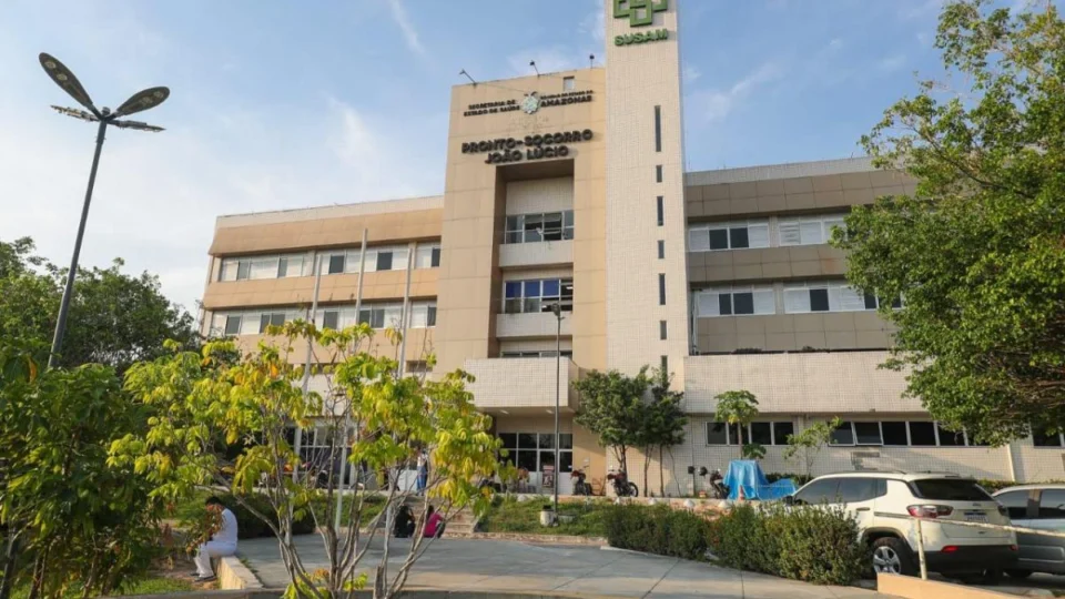 Homem que capotou carro em grave acidente na Avenida das Flores morre em hospital na Zona Leste de Manaus