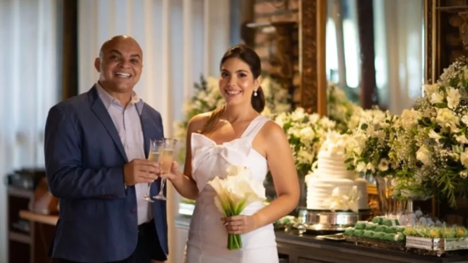 Médico morre em avião a caminho da lua de mel nas Maldivas após casamento no sábado, no Piauí