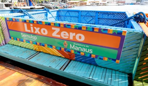 Em Manaus, comunidades rurais recebem coletores flutuantes de lixo