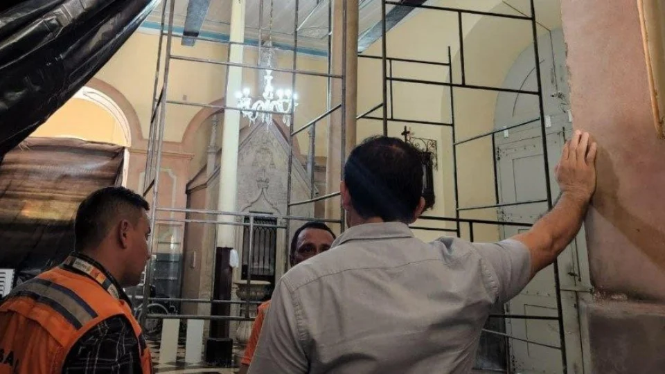 Igreja da Matriz é interditada totalmente após nova avaliação da defesa civil em Manaus