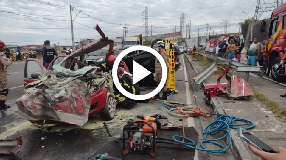 Acidente de carros deixa quatro pessoas feridas na Zona Norte de Manaus