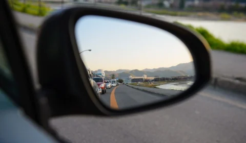 PL deve tornar alerta de ponto cego obrigatório em carros nacionais no Brasil