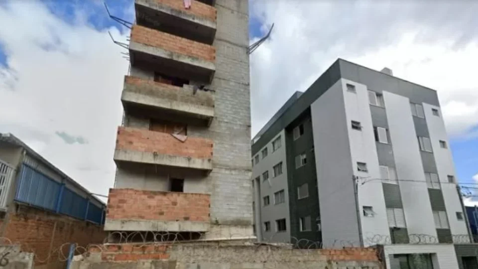 Mãe é morta ao tentar defender filho de 17 anos que seria executado, em Belo Horizonte