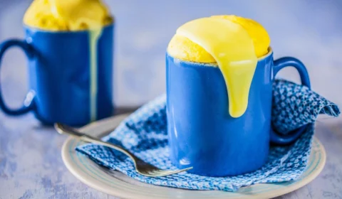 RECEITA FÁCIL: aprenda a fazer bolo de leite condensado na caneca