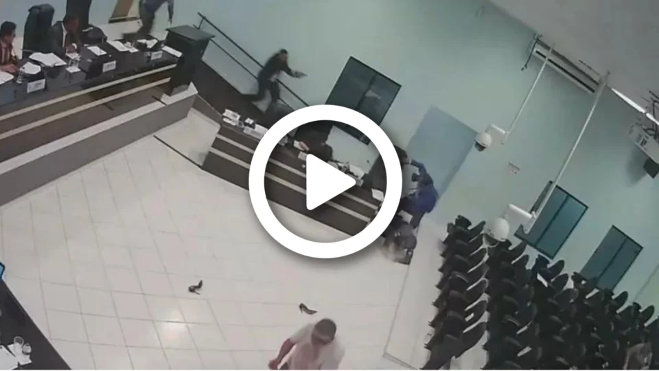 VÍDEO: durante briga, vereador aponta arma para colega em sessão na Câmara de Querência (MT)