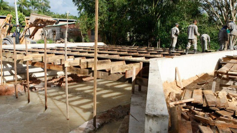 Cinquenta pontes de concreto serão construídas em 16 bairros de Manaus