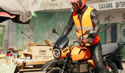 Moto elétrica africana com duas baterias deve ser vendida a R$ 8 mil no Brasil