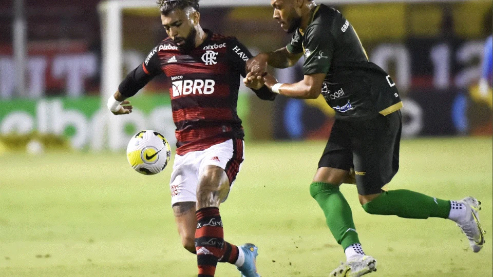 Vaiado no primeiro tempo, Flamengo acorda no intervalo, vence Altos por 2 a 0 e avança às oitavas da Copa do Brasil