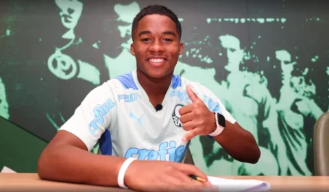 Atacante Endrick de 16 anos já pode estrear pelo time profissional do Palmeiras