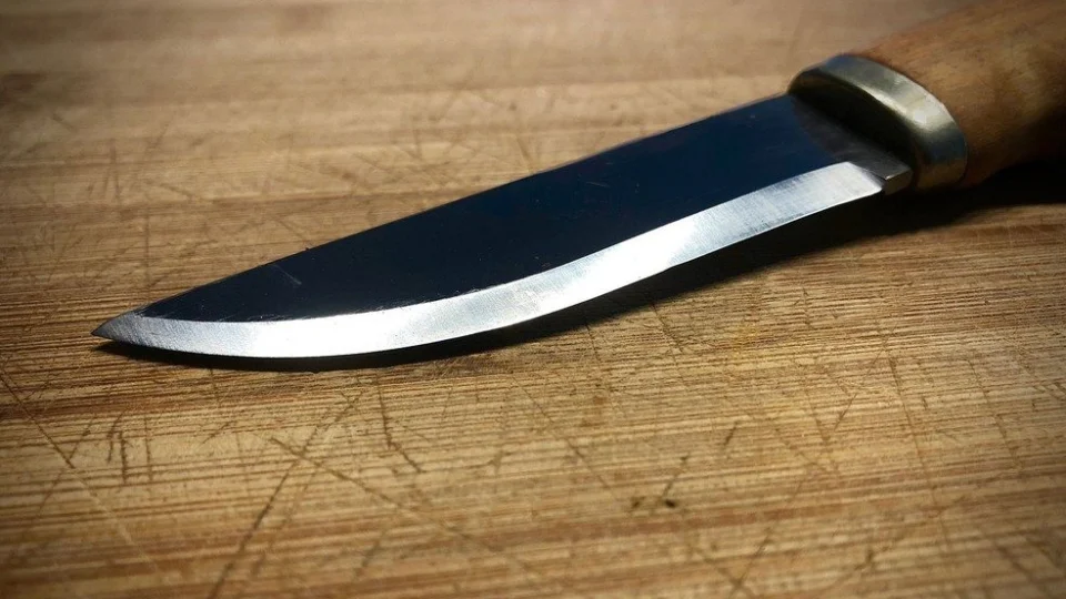 Após flagrar com outra, mulher esfaqueia ex-marido no interior do Amazonas