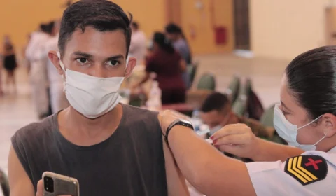 Manaus tem 51 pontos de vacinação contra Covid-19 para adultos e crianças nesta quarta-feira