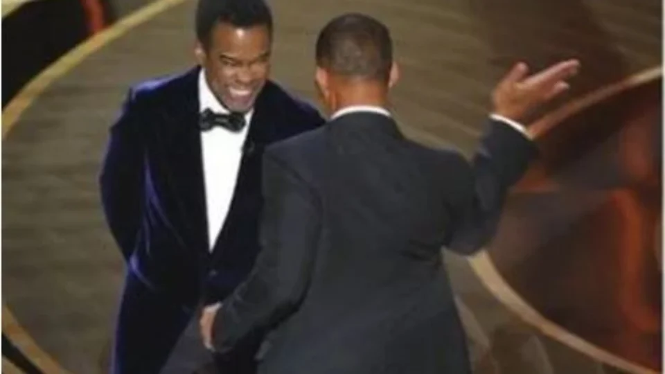 Hollywood critica tapa dado por Will Smith no comediante Chris Rock