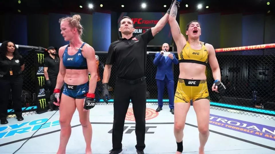 Emoção: amazonense Ketlen Vieira derrota ex-campeã Holly Holm no UFC