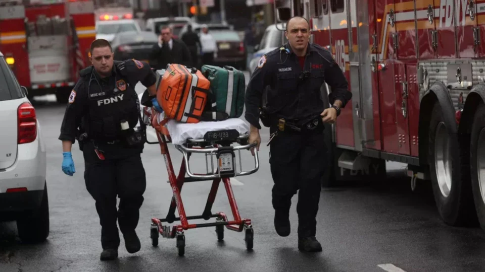 Várias pessoas são baleadas em estação de metrô de Nova York