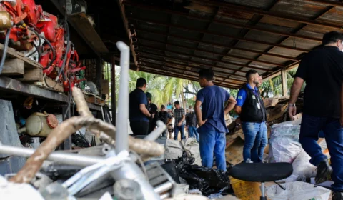 Duas sucatarias são interditadas por comércio irregular de fios de cobre e metais, em Manaus