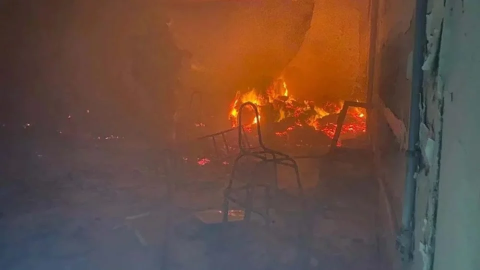 Adolescentes são apreendidos suspeitos de atearem fogo em escola, em Belo Horizonte