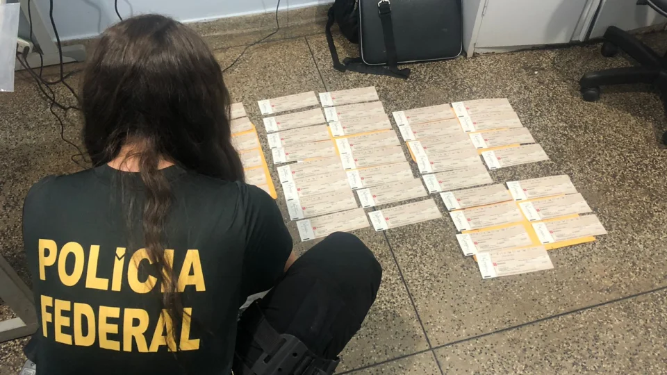 PF apreende 87 cheques que seriam destinados à campanha irregular no interior do AM