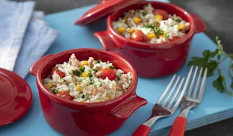 Receita Fácil: aprenda a fazer arroz cremoso de milho e linguiça