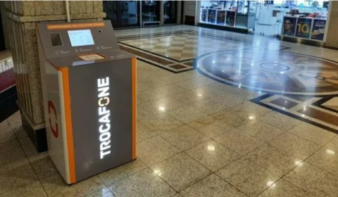 Máquina avalia e compra celulares usados fazendo pagamento via Pix na hora