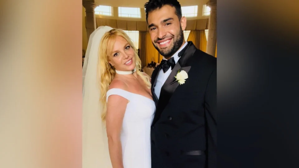 Justiça da Califórnia condena ex-marido de Britney Spears a dois meses de prisão após perseguição