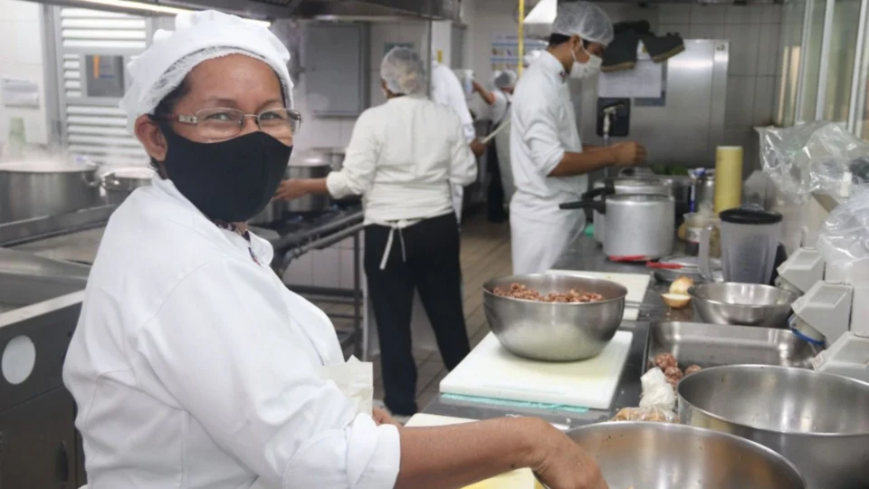Senac Amazonas abre inscrições para curso de cozinheiro
