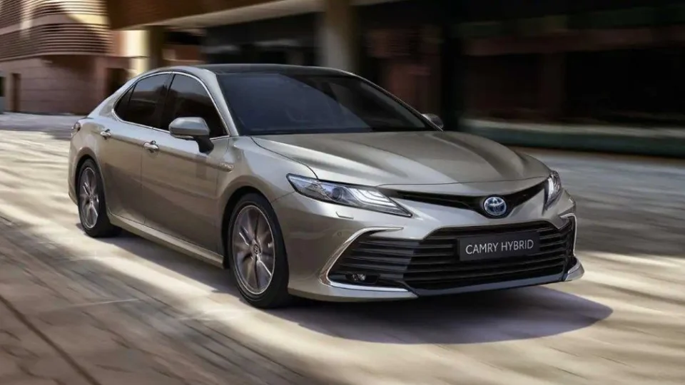 Novo Toyota Camry híbrido 2023 é lançado no Brasil