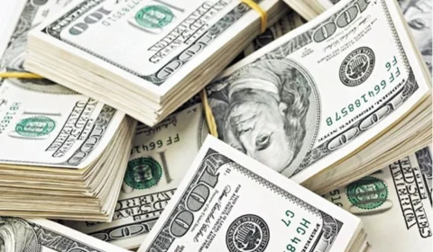 Dólar fecha em alta de 4,07% nesta sexta-feira