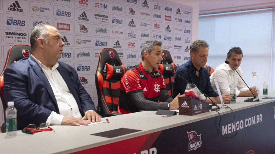 Diretores do Flamengo prometem esclarecer ‘desavença’ entre Paulo Sousa e Diego Alves