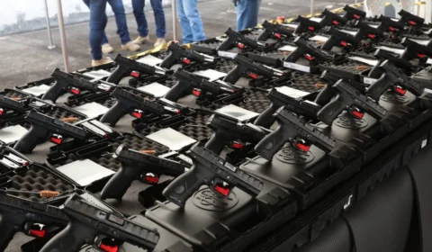 No AM, projeto de lei prevê que policiais adquiram armas diretamente das corporações